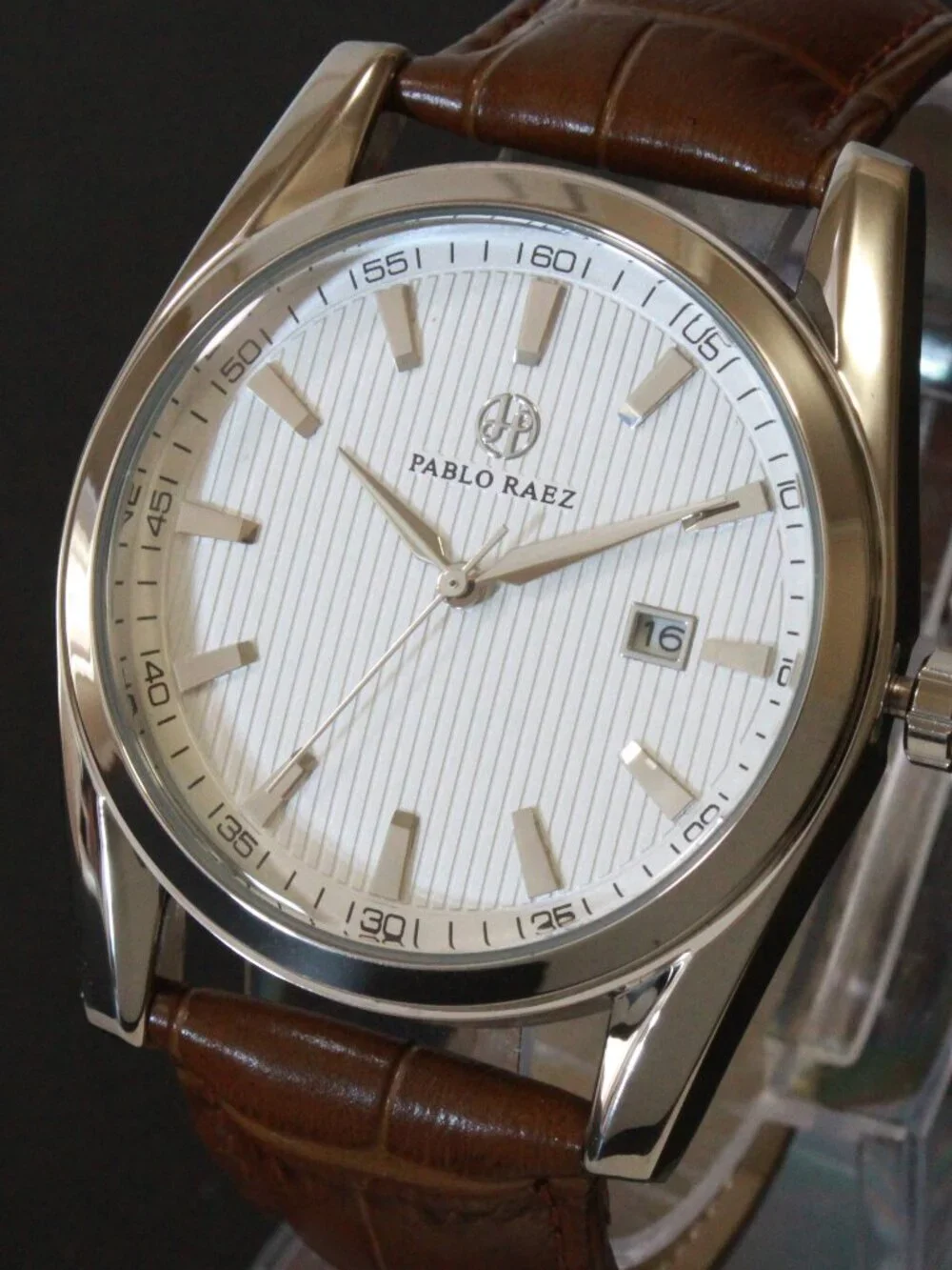 Men's Contemporary Dress Textured Dial Raised Indices Date Complication 41mm - Picture 10 of 10